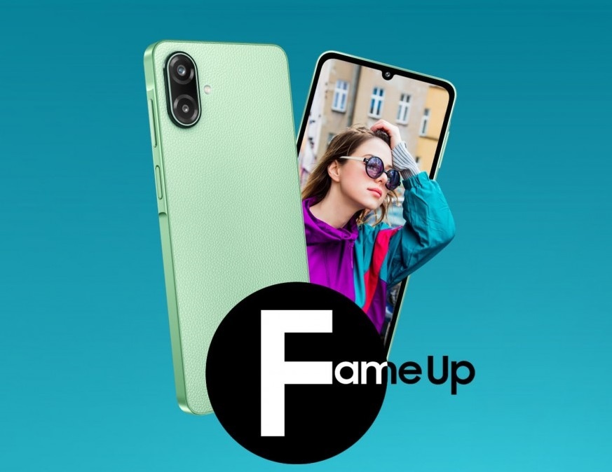 Тыльная часть мобильника отделана панелью из искусственной кожи