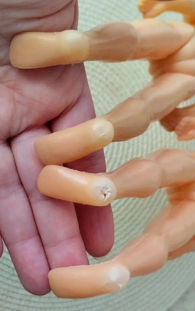 Вверху новое тело, внизу его родное