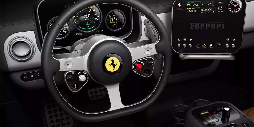 Экс-дизайнер Apple сделал салон для новой Ferrari. Что из этого вышло