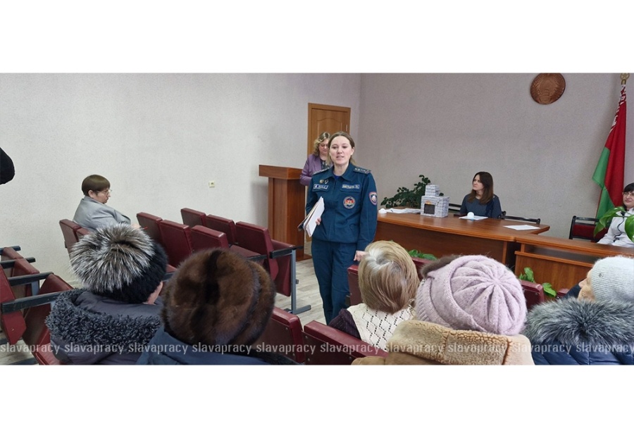     От печей до "ватрушек": о чем говорили на встрече с жителями Тимковичского сельсовета