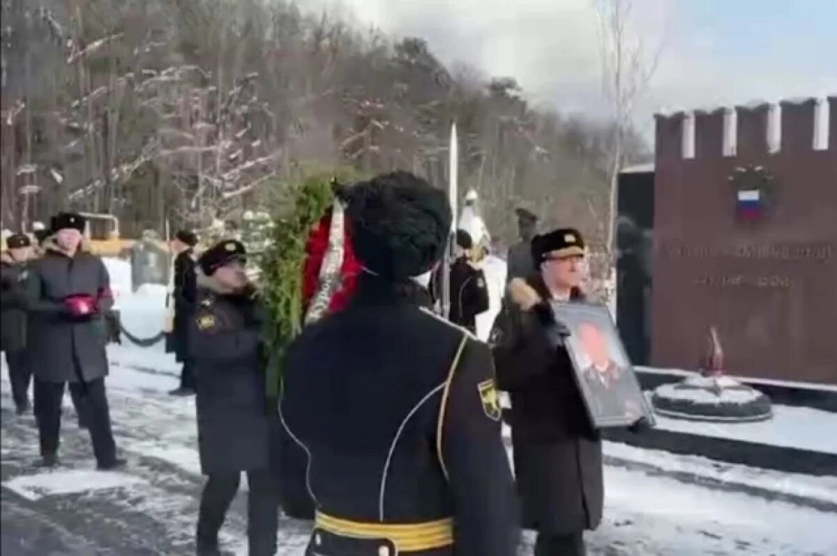    Белоусов и Герасимов прислали венки на похороны экс-главкома ВМФ Куроедова