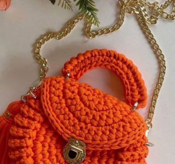 ✨ Выбирайте сумочку на весну — любой формы и цвета