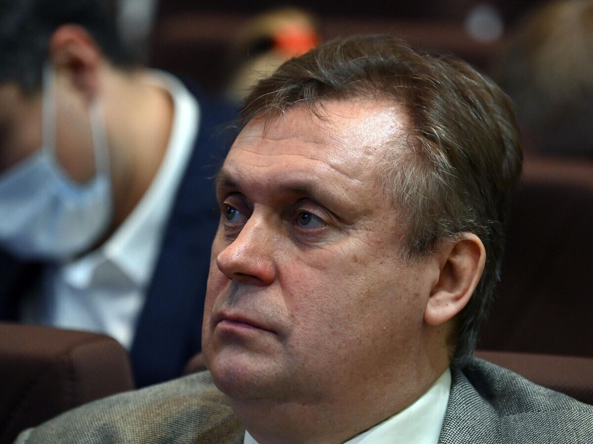    Руководитель Федерации легкой атлетики Москвы Олег Курбатов перед началом отчетно-выборной конференции Всероссийской федерации легкой атлетики (ВФЛА) в здании Олимпийского комитета России (ОКР). | © РИА Новости / Григорий Сысоев