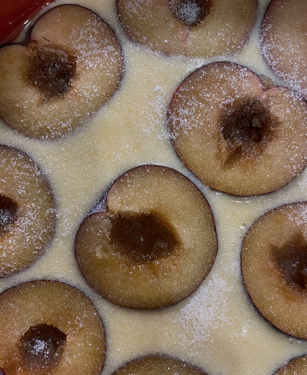 Готовила шарлотку со сливами. Божественно.