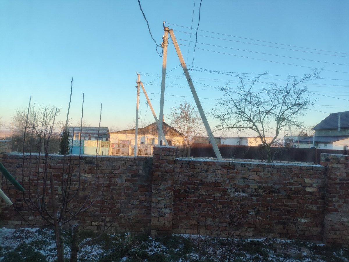 И на соседних домах тоже ярко