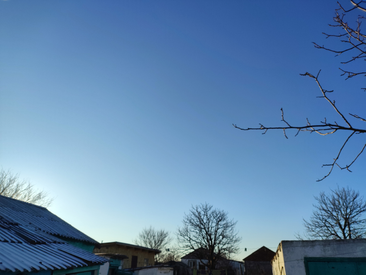 А вышла на улицу, и как ни прыгала, не увидела