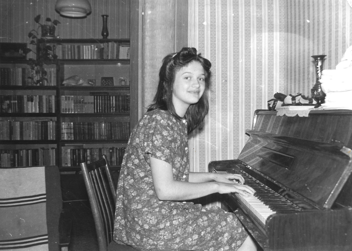 Пианино-то было, а хотелось синтезатор! )