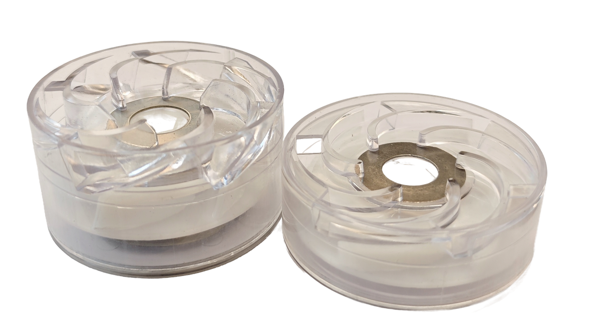 Сравнение рабочего колеса 3-х дюймовго скважинного насоса на 3.6м3/час (слева) с рабочим колесом на 2м3/час (справа)