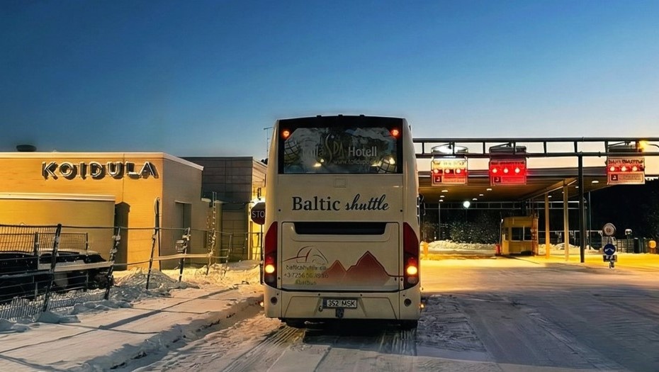    Автобус компании Baltic Shuttle на погранпункте Койдула. Эстонская граница с РФ. Автор фото: Baltic Shuttle/balticshuttle.ee