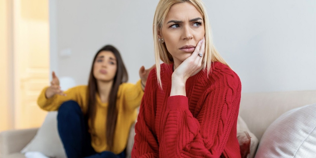 «Почему подруга постоянно передо мной хвастается?»