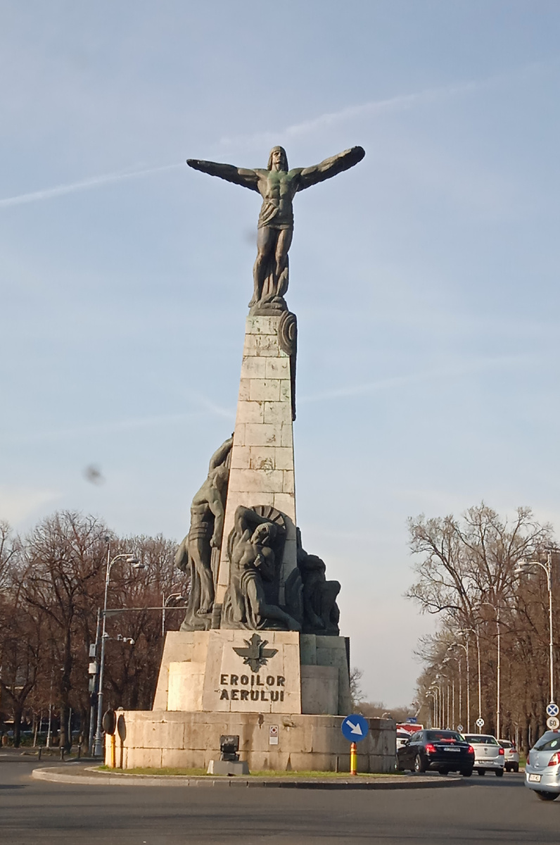 Это  Икар - Монумент героям авиации (Monumentul Eroilor Aerului),  памятник румынским лётчикам, погибшим в войнах и при исполнении службы.