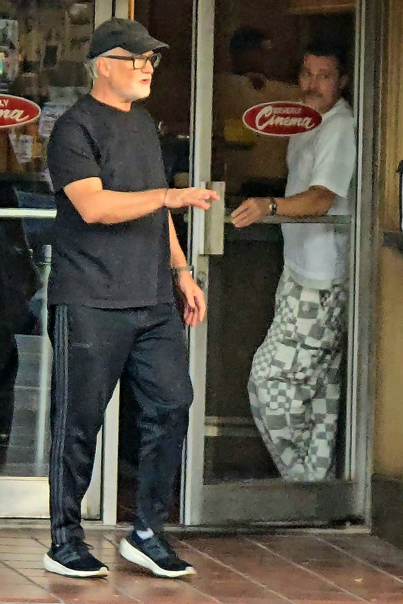    Дэвид Финчер и Брэд Питт на съемочной площадке фильма «Приключения Клиффа Бута»Legion-Media