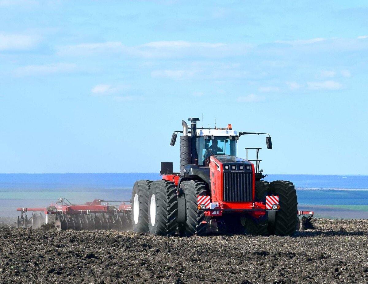   Трактор Ростсельмаш 2400