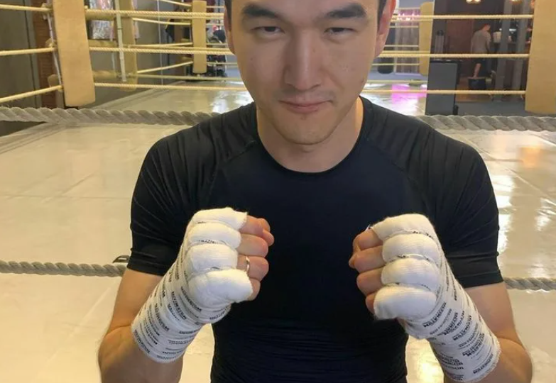 "Стране больше не смешно". Психолог честно разобрал свое отношение к 50-летнему запрету на въезд в Россию комику Нурлан Сабурову