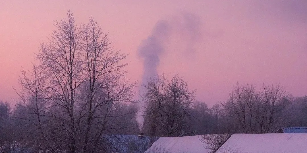 Деревенька дышит морозом и дымком: мелодия застывшего времени