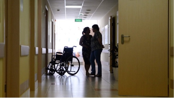 В Госдуме предложили увеличить надбавку к пенсии на уход до МРОТ