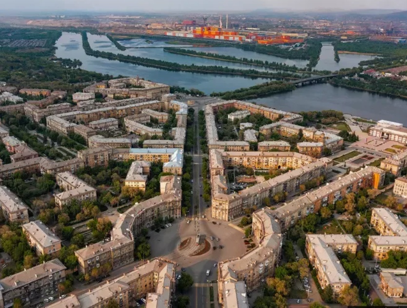 Магнитогорск. Правый берег - Ленинский район, левый берег - комбинат.