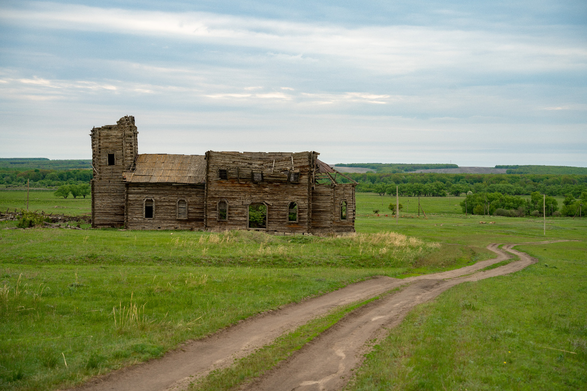 Церковь Михаила Архангела Новая Осиновка Аткарского района Саратовской области, мое фото весны 2025 года