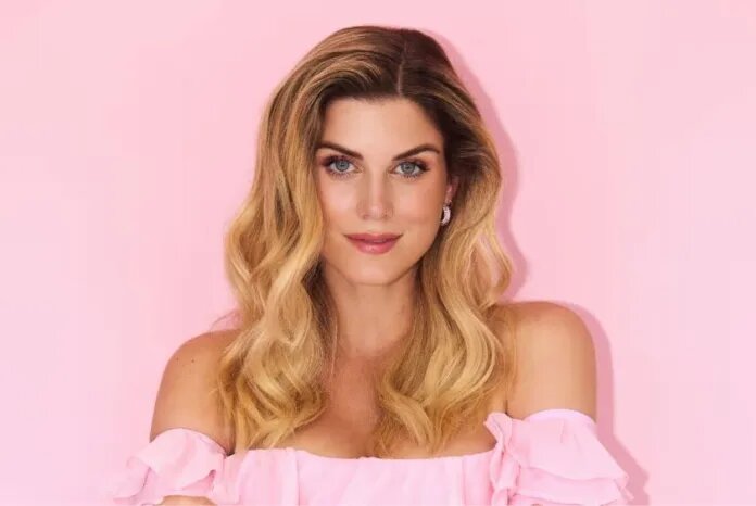    На фото политический и общественный обозреватель Эшли Джеймс / mirror.co.uk