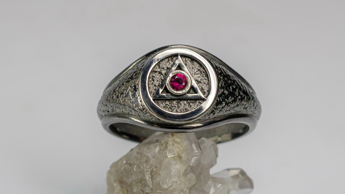 Мужское кольцо с рубином «Архитектор»