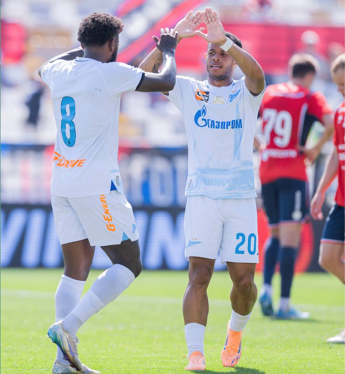 Вендел и Педро празднут гол в ворота ЦСКА на Зимнем кубке РПЛ, прошедшем в Абу-Даби. Фото: ФК