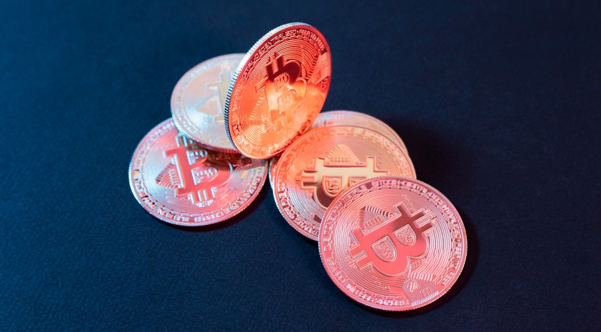 Как обналичить биткоин в России