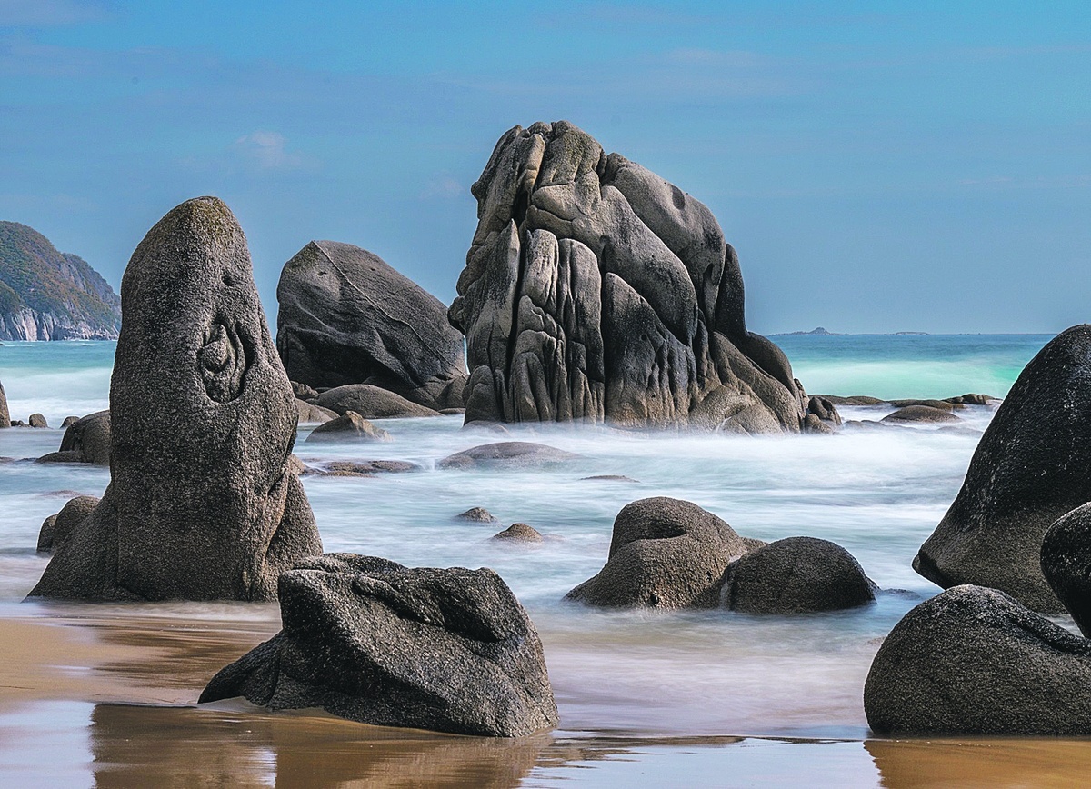 Константин Чубенко специализируется на съемке камней, в каждом из которых умеет разглядеть настоящую жизнь.  ЛИСТАЕМ ДАЛЬШЕ >>>