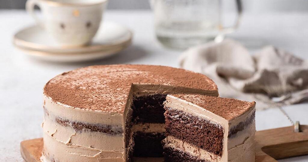 Шоколадный торт с кремом на варёной сгущёнке: история одной кулинарной любви