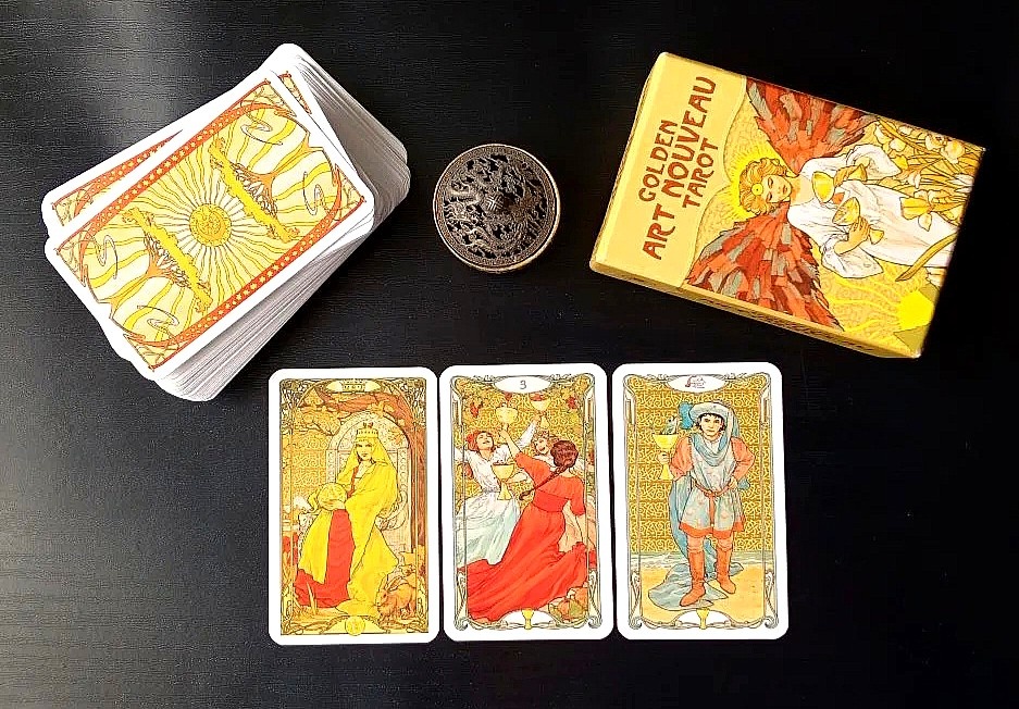 Ответ смотрим на колоде таро "Золотое Арт-нуво"
