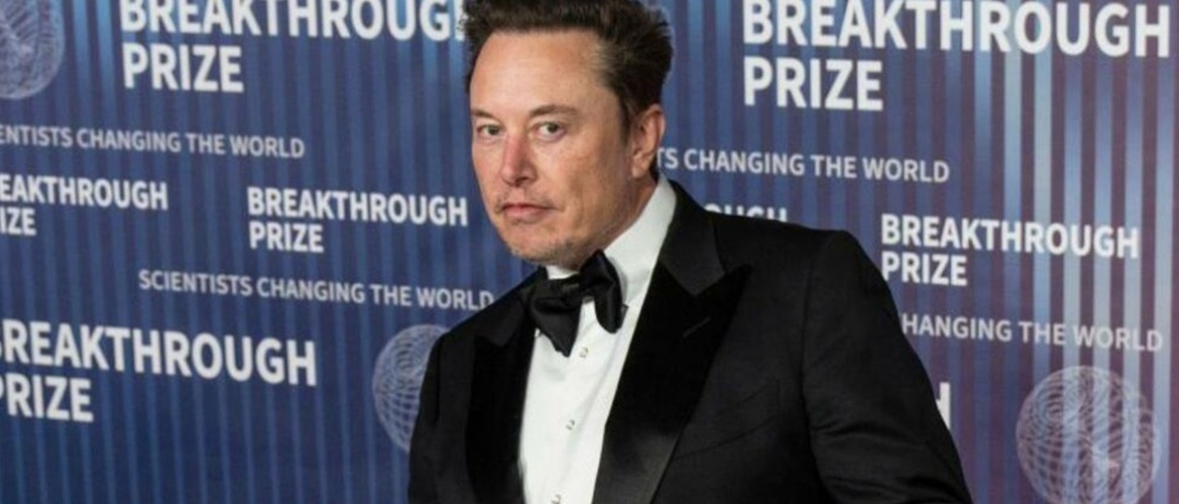 Илон Маск отложил освоение Марса ради полета на Луну