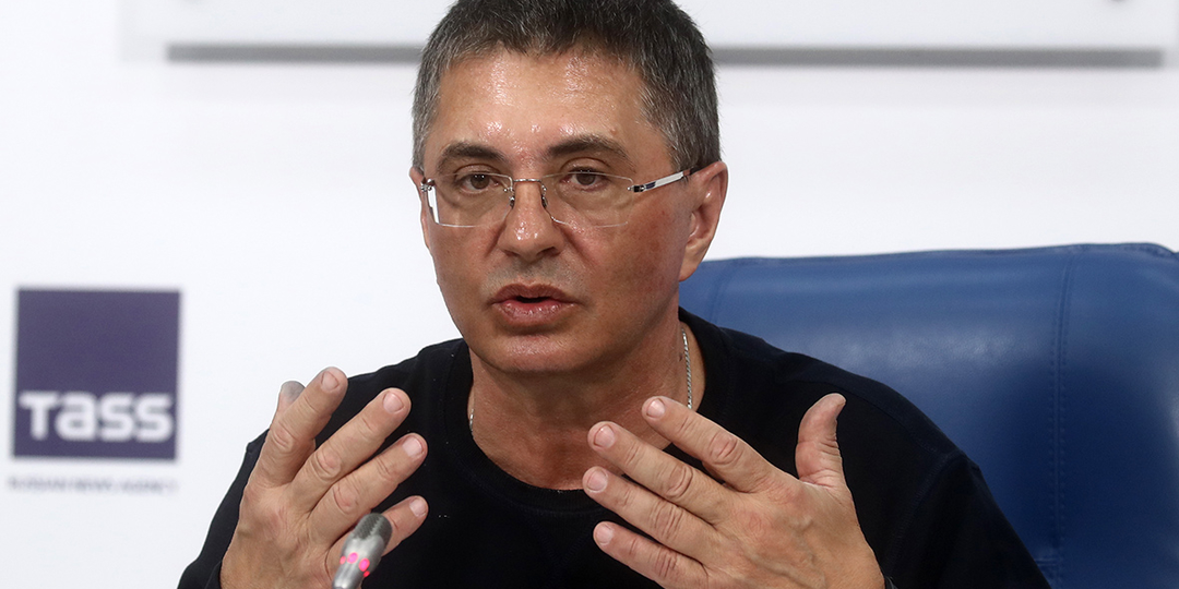 Не возраст вас валит, а борщ в 9 вечера и овсянка с мёдом утром: плохие привычки после 60