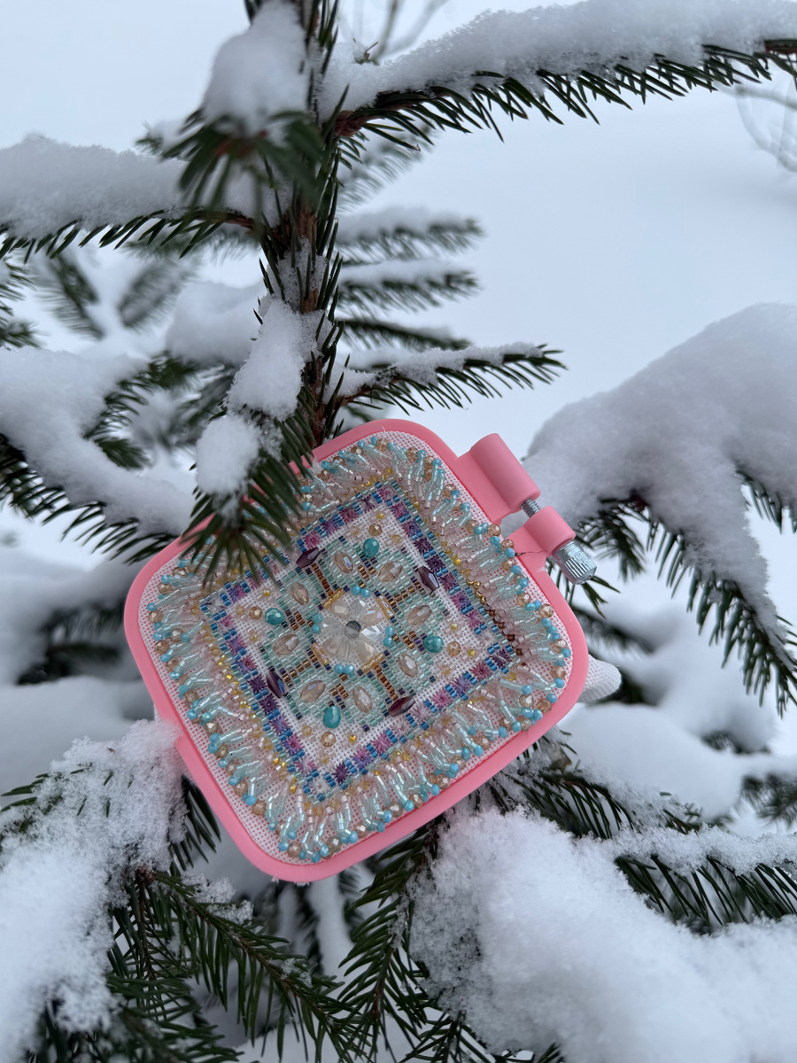 На елочке🥰