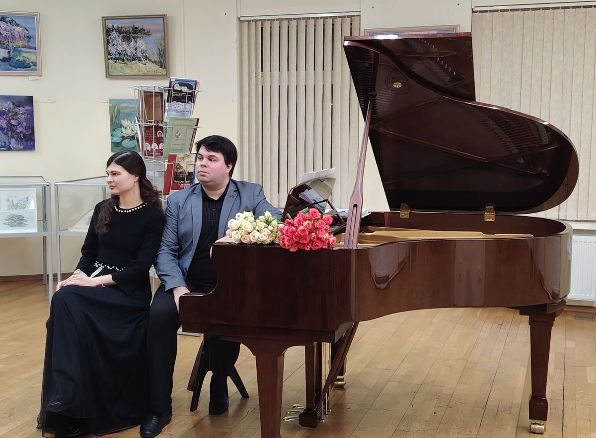 Вчера там выступали виртуозные пианисты, играли в 4ре руки. Я получила огромное удовольствие. 