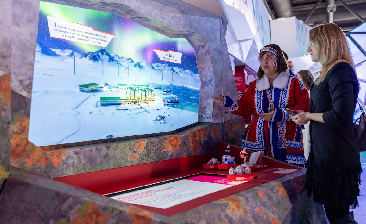 Фрагмент экспозиции Ямала на выставке «Книга сказок» в НЦ «Россия». Фото: Фёдор Воронов. Источник: yanao.ru