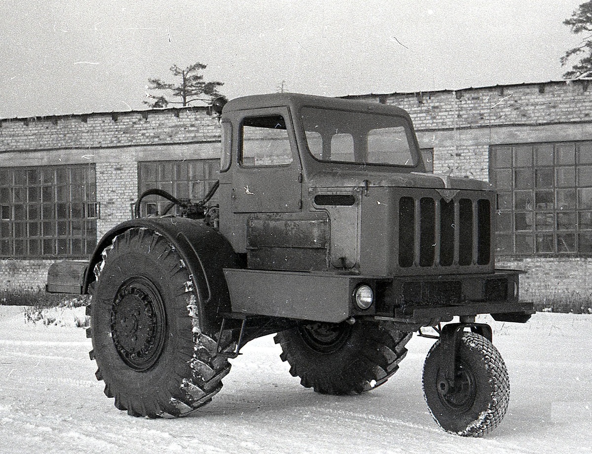 МАЗ-529(2х2) с дополнительным технологическим колесом