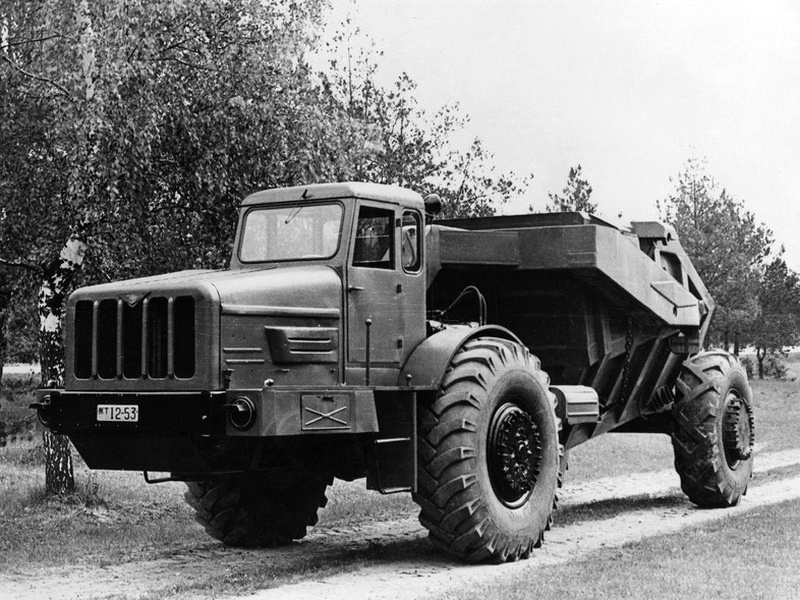 МАЗ-529 с землевозной тележкой