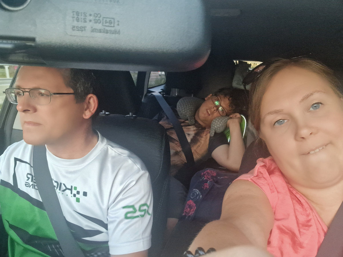 сели и поехали, все равно куда, лишь бы кое-кому порулить