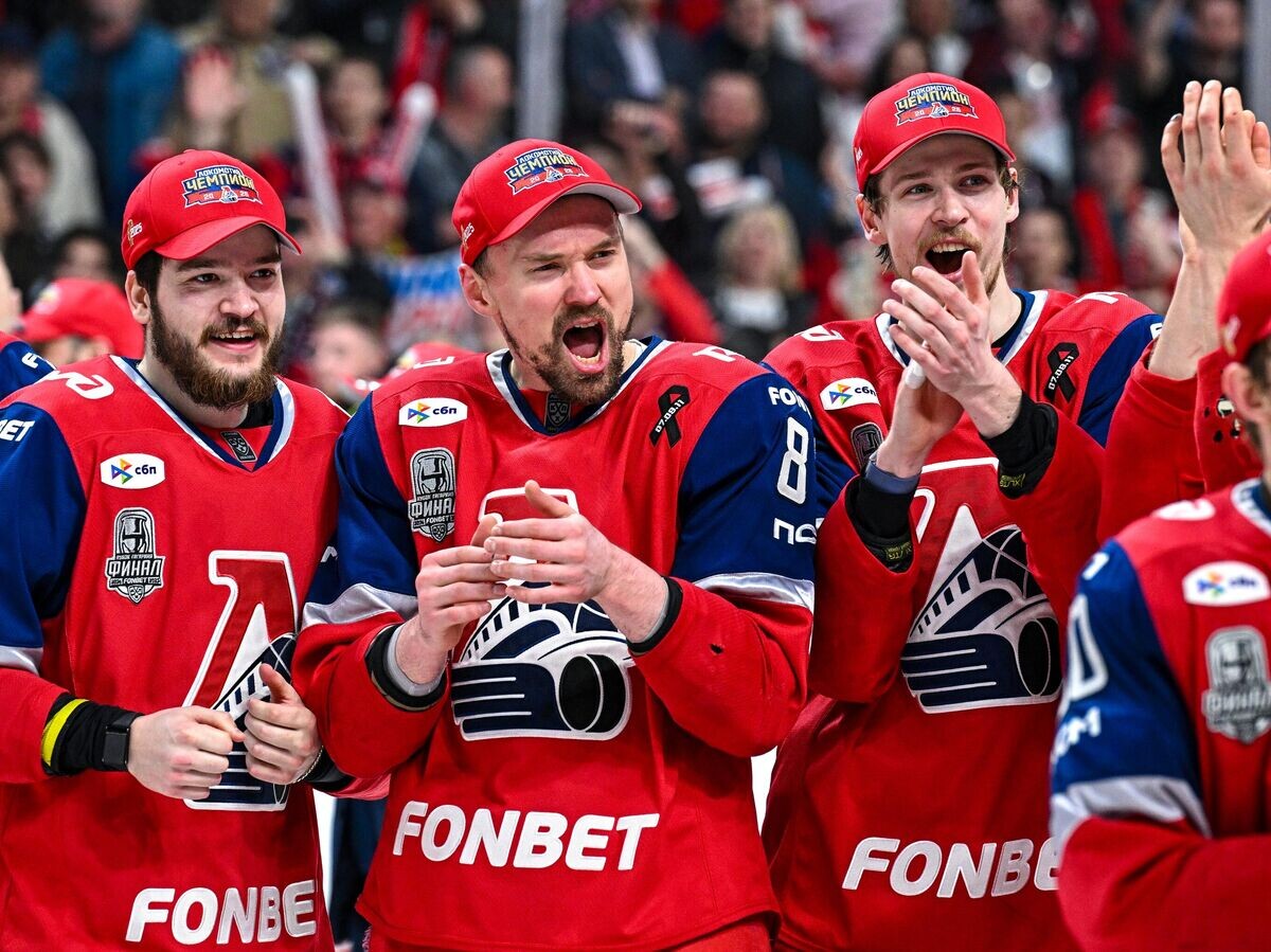    Игроки ХК "Локомотив" | © РИА Новости / Сергей Бобылев