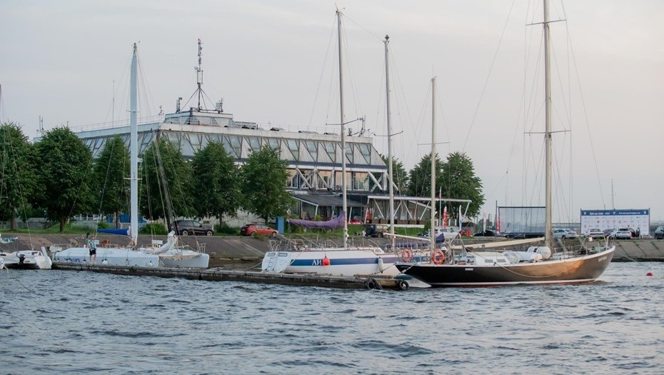    Яхт-клуб на Петровской косе. Автор фото: Ермохин Сергей/ДП