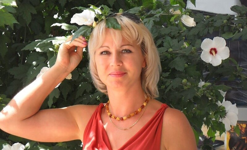 "Игорь, ты опять неправильно порезал хлеб". Муж положил нож, посмотрел на меня и спросил: "Марина, а я хоть что-то делаю правильно"