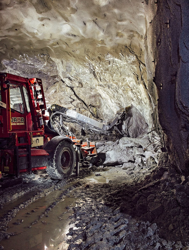 Вид изнутри шахты по добыче золота и теллура в Швеции.