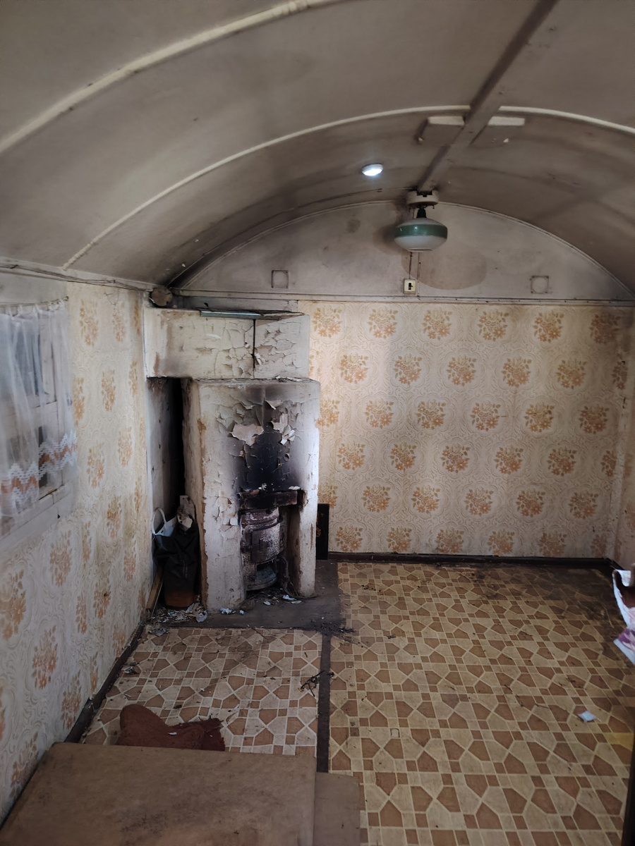 времянка после уборки хлама.