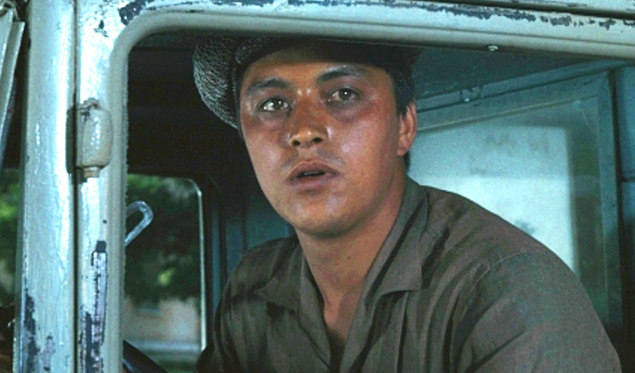 Мать наливала ему водку для душевного разговора, а "друзья" наливали ему, чтобы получить его квартиру. Как закончил жизнь Руслан Ахметов