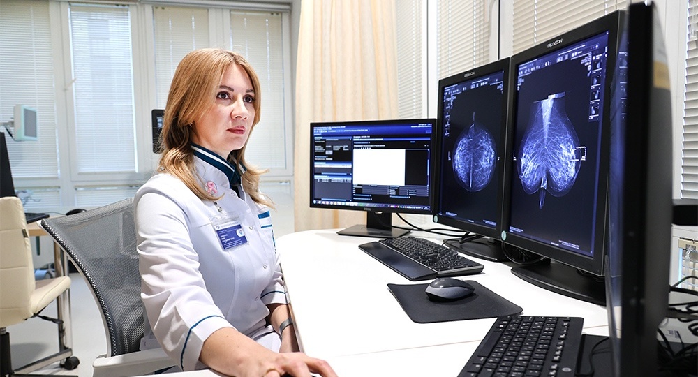 Лечение начнут быстро: Как устроен клиентский путь в московских онкодиспансерах