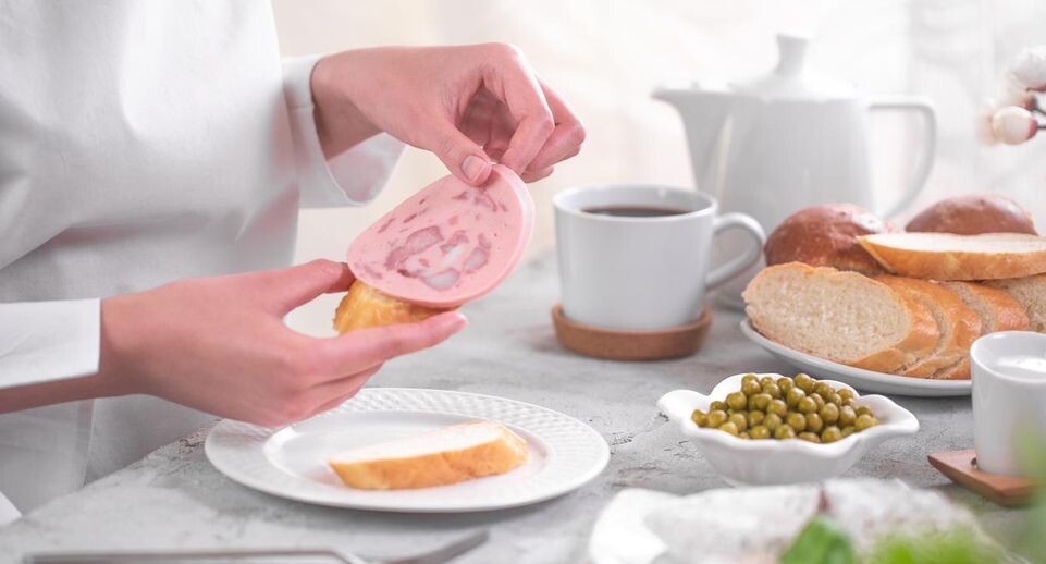    istockphoto.com/lenakorzh