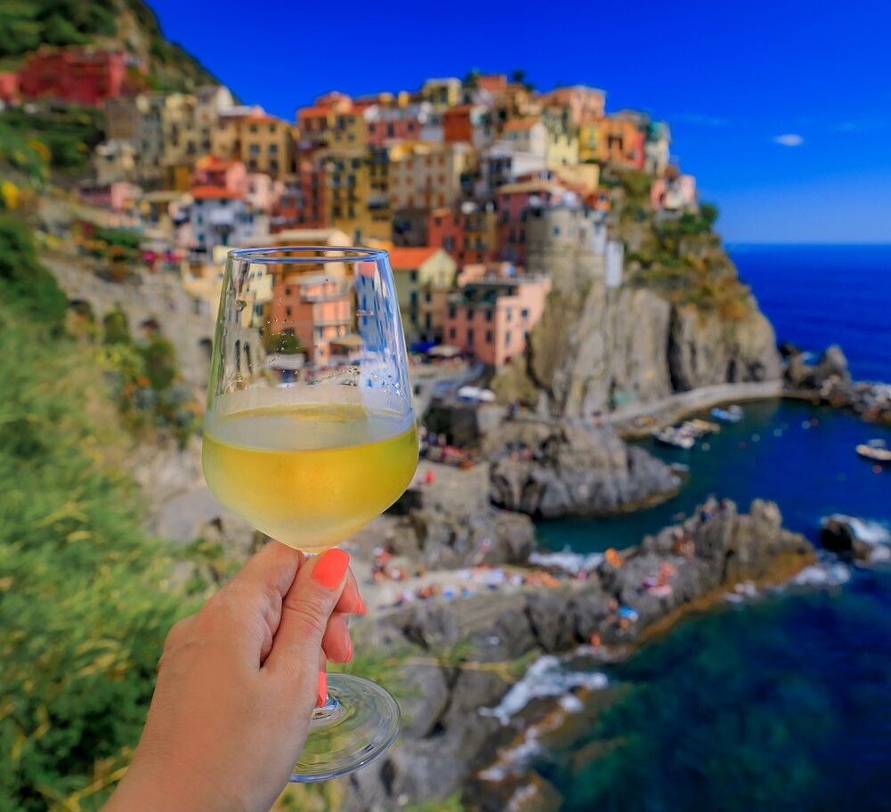 Даже простенькое вино в отпуске может показать намного вкуснее, чем оно есть на самом деле! Что такое хорошее вино by caxap and wine