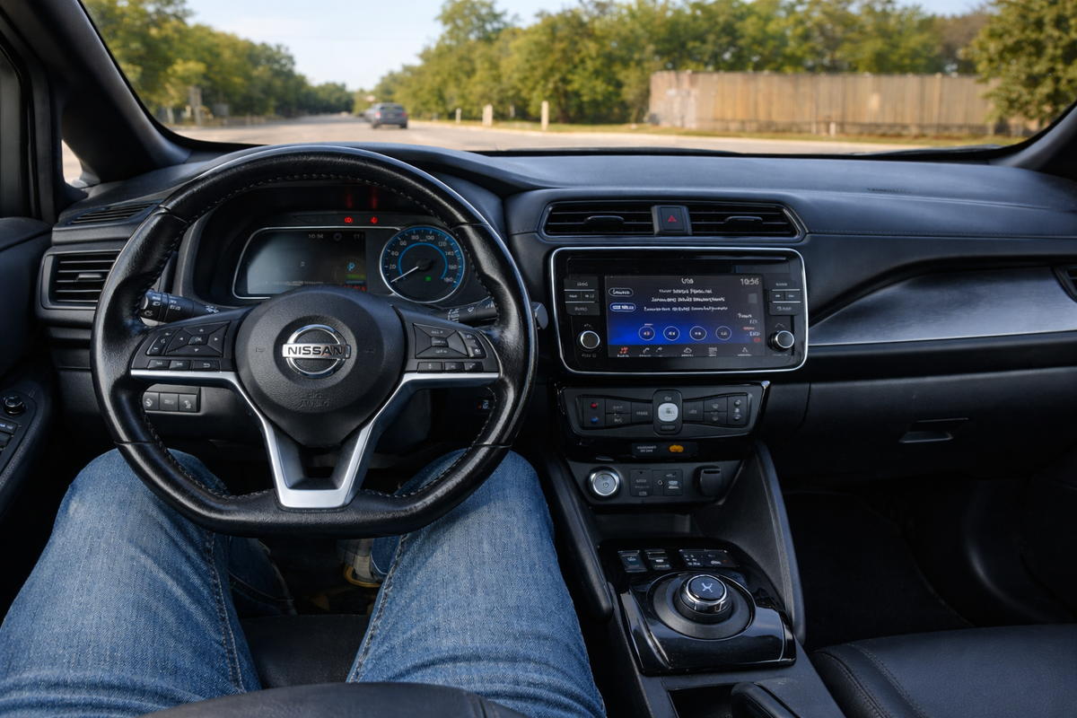 Салон Nissan Leaf