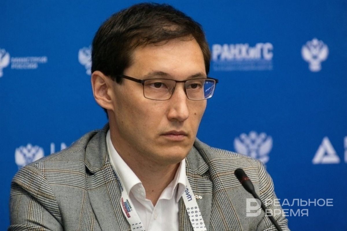    В Казахстане Рафаэль Валеев управляет IT-направлением EcoCenterBank, напрямую влияя на технологическую повестку одного из крупнейших банков страны. Реальное время / realnoevremya.ru