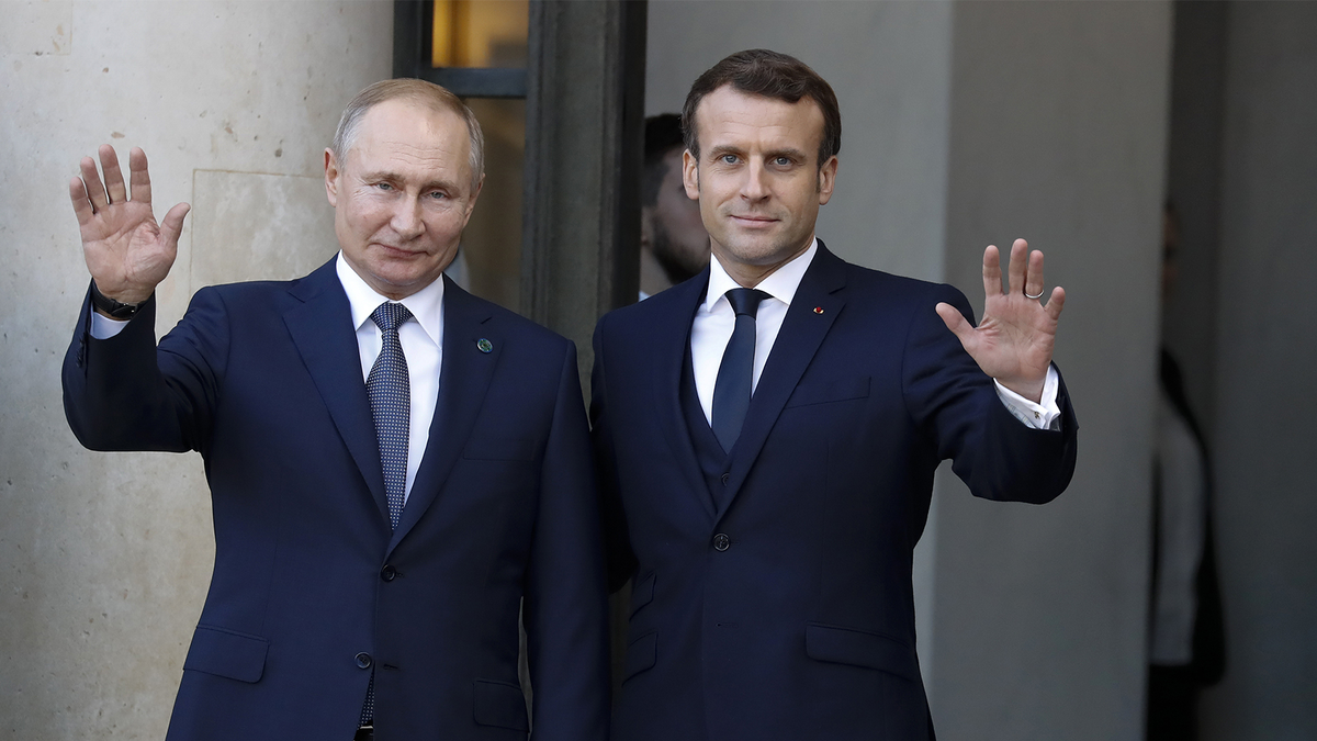 Путин и Макрон в 2022 году