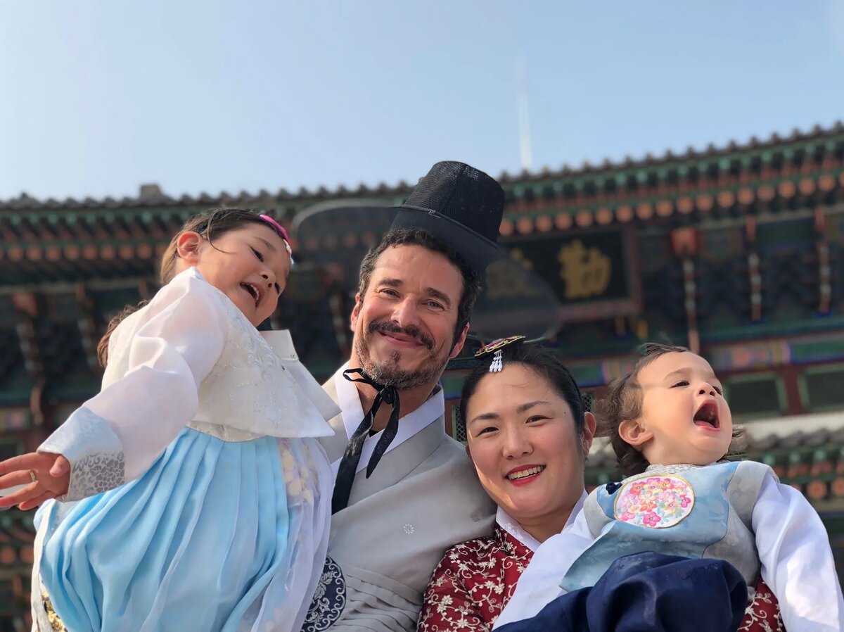 Межнациональная семья. Источник: blog.teacollection.com